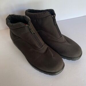 Toe Warmers Ankle Boots Womens 10N Black Excellent Front Zip Made in Canada